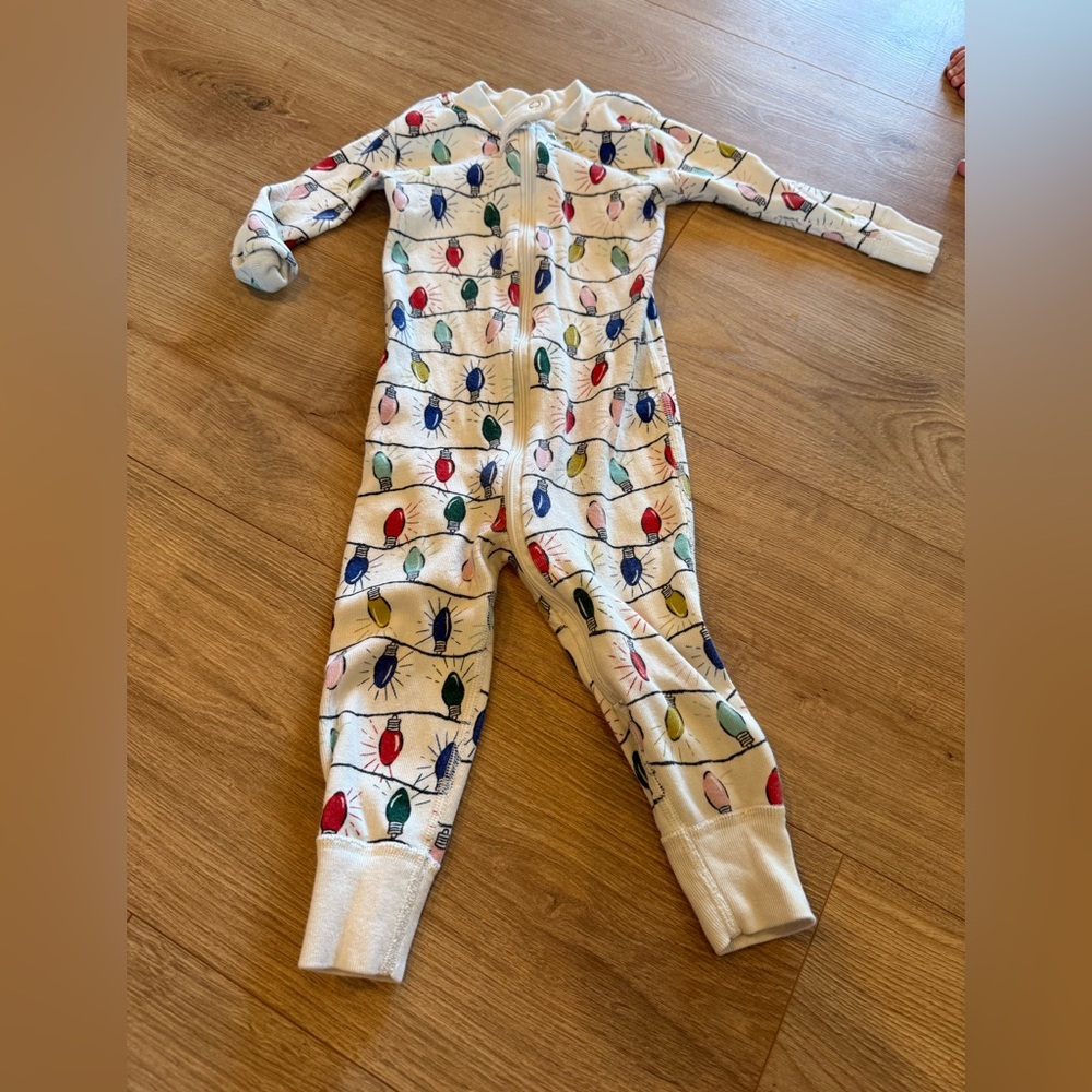 🛍️ Hanna Andersson Baby Organic Cotton Pajamas (12–18M) – Holiday Lights